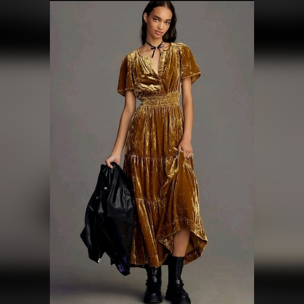 See And Be Seen Elegant Gold Volour Maxi Dress_Large